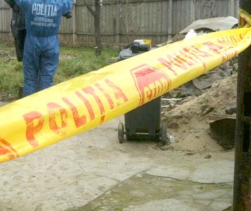 A stat cu amicul mort în casă, fără să aibă habar
